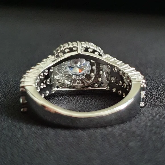 Gorgeous Inlaid Diamond Sparkling Ring - Picture 4 of 6